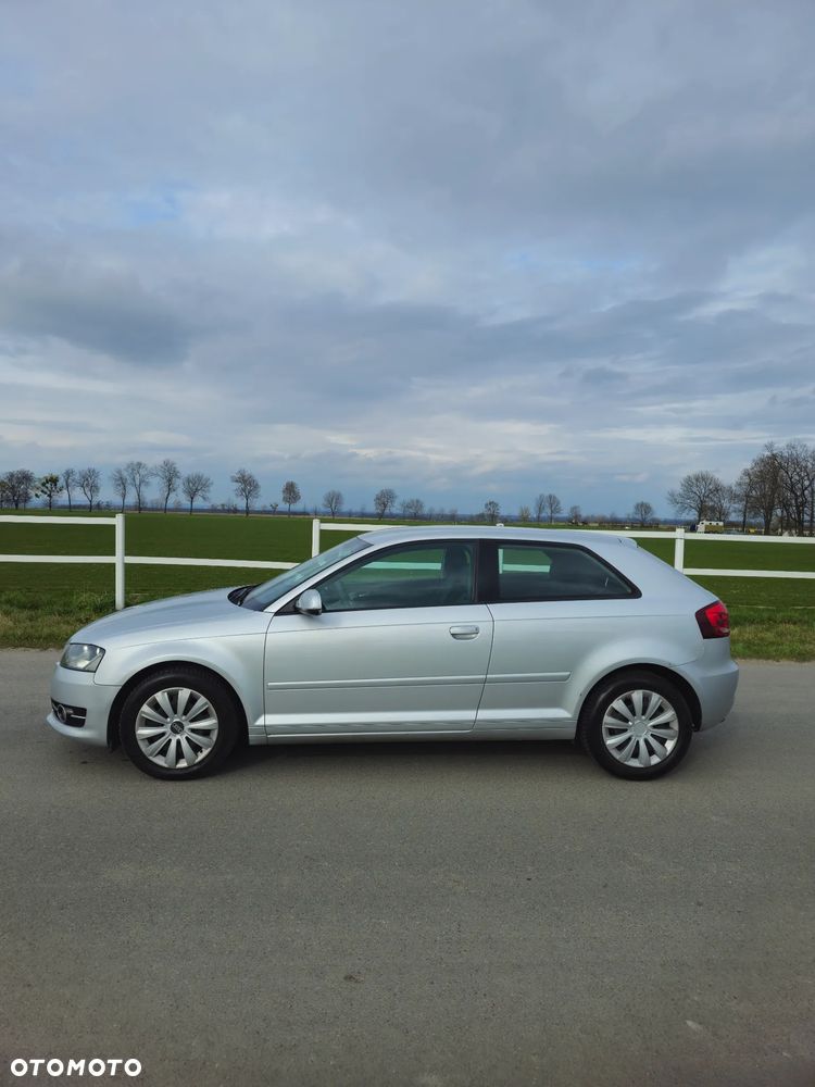 Audi A3 3-drzwiowe 1.6 TDI DPF Ambiente S tronic - 4