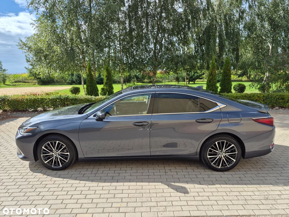 Lexus ES 300h Business Edition - 4