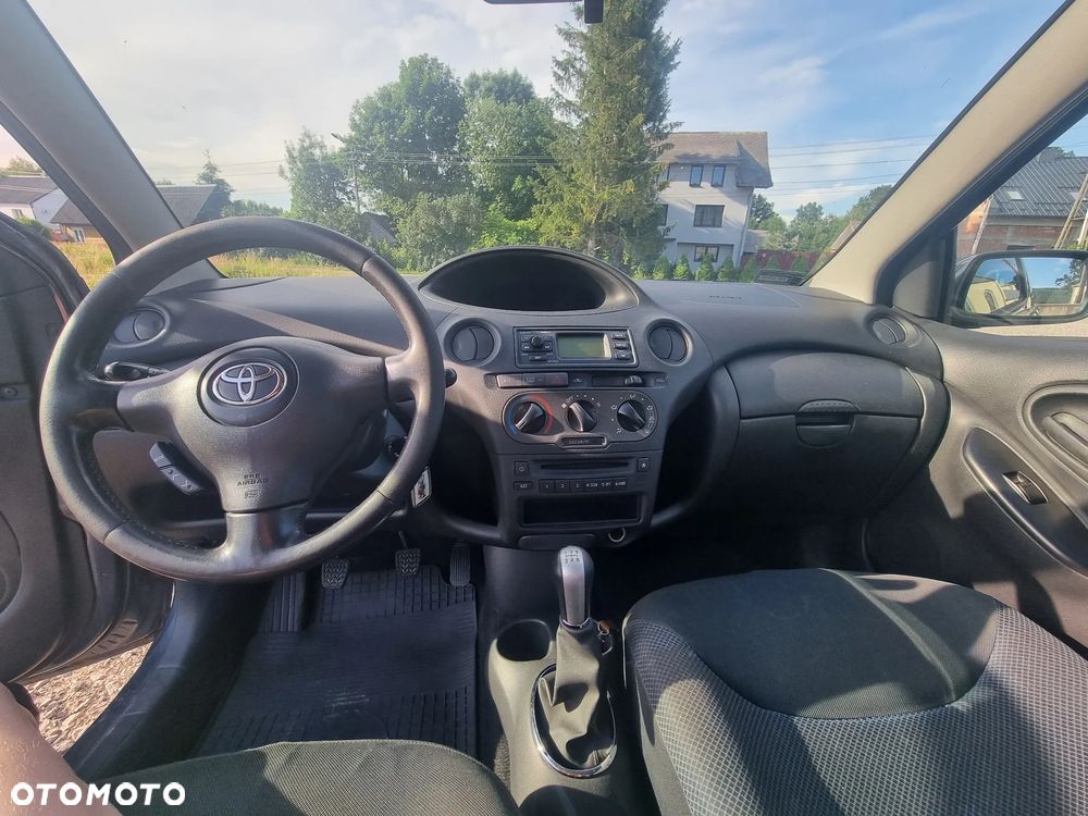 Toyota Yaris 1.4 D-4D Base - 17