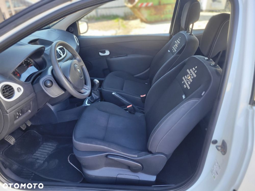 Renault Clio 1.2 16V 75 Dynamique - 14