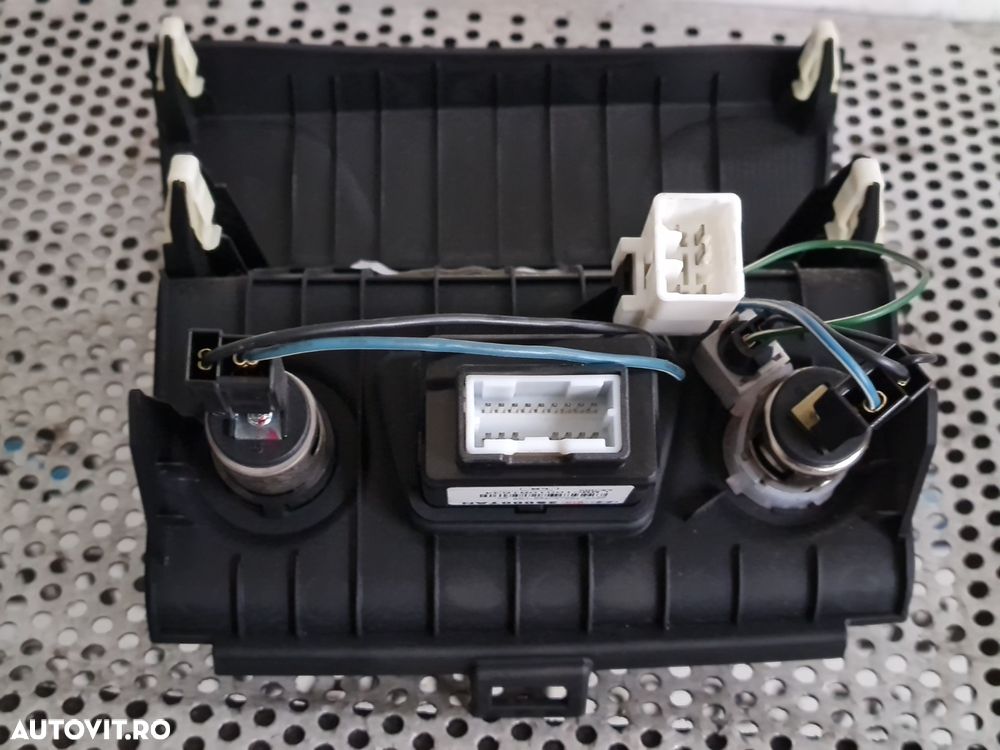 Modul Priza Bricheta Auxiliar Usb Hyundai IX35 An 2009-2010-2011-2012-2013-2014-2015 Dezmembrez Hyundai IX35 2.0 Benzina 2x4 Cod Motor G4KD An 2009-2010-2011-2012-2013-2014-2015 Volan Stanga - 6