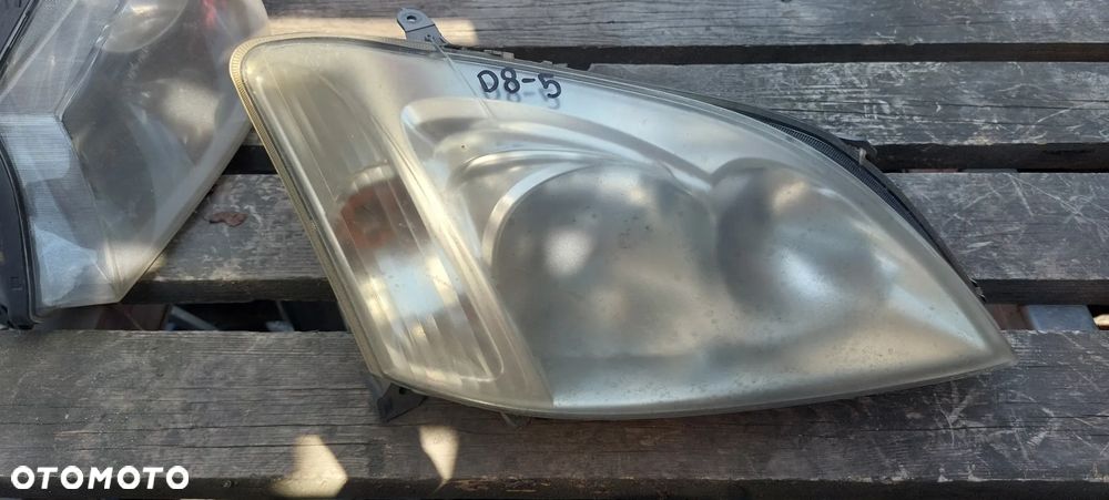 .  PRZOD PRZEDNIA LAMPA PRAWA TOYOTA COROLLA E12 - 1