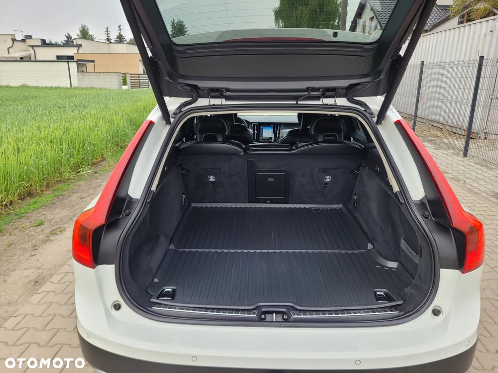 Volvo V90 Cross Country - 15