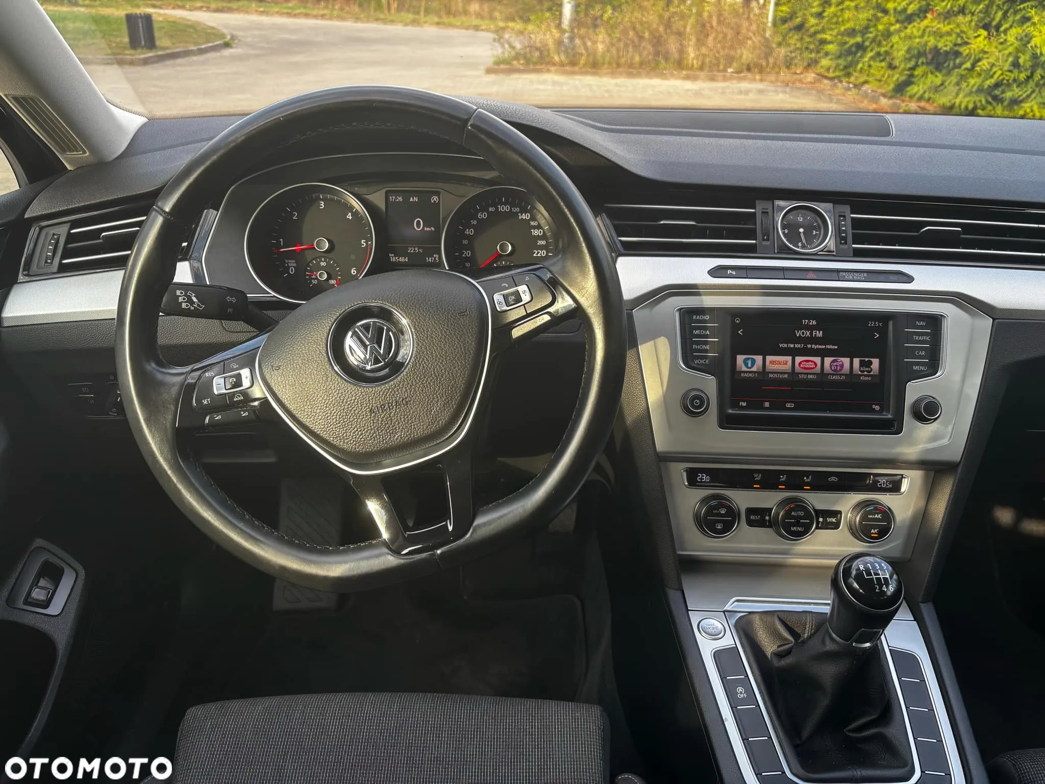 Volkswagen Passat 1.6 TDI BMT Comfortline - 12