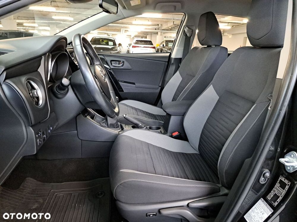 Toyota Auris - 12