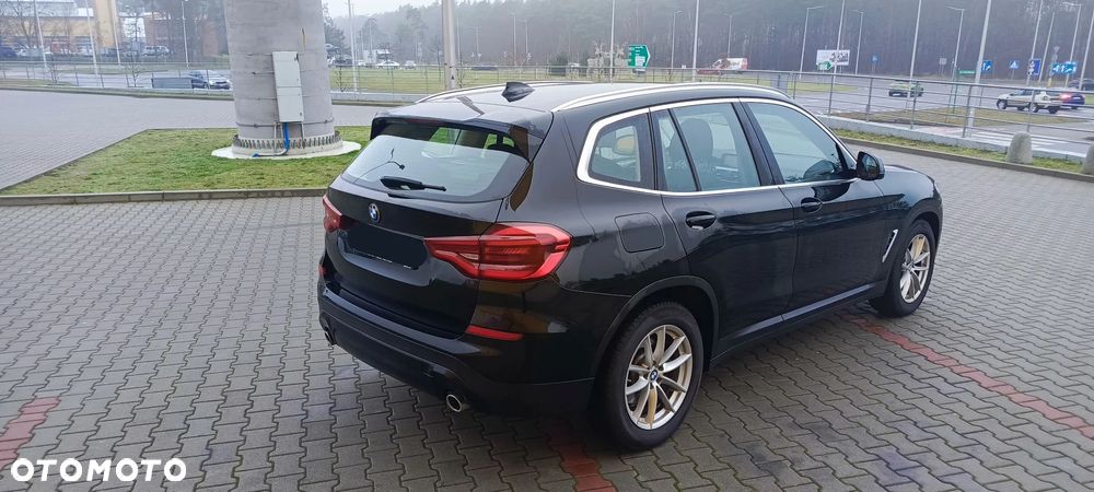BMW X3 sDrive18d - 27