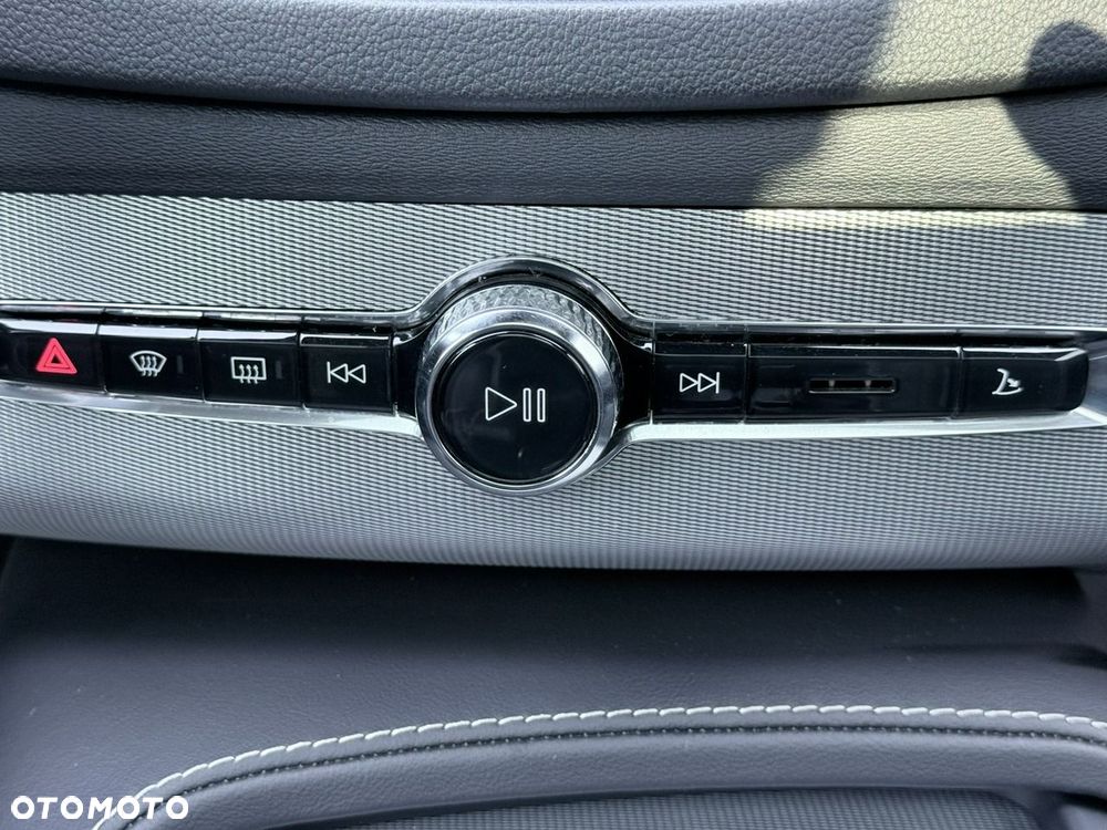 Volvo XC 90 T8 AWD Plug-In Hybrid Plus Black Edition 7os - 27