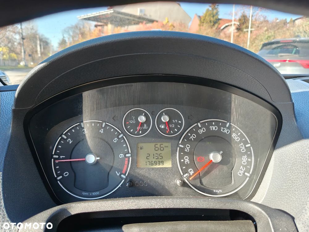 Ford Fiesta 1.3 Ghia - 21