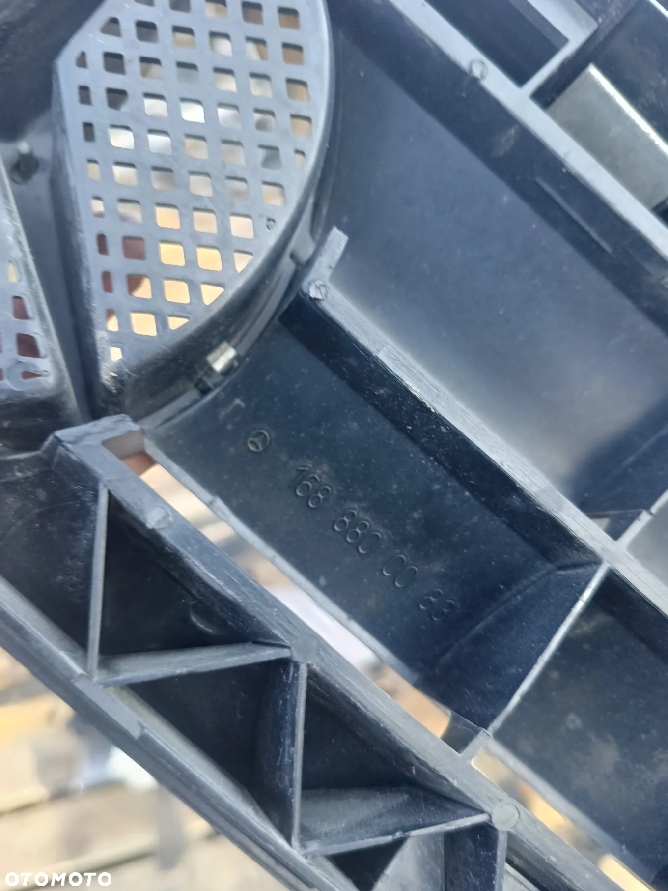 MERCEDES A W168 ATRAPA GRILL CZARNY 1688800083 - 2