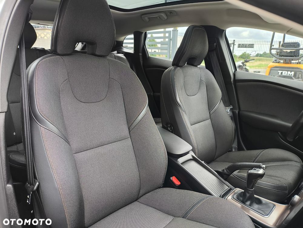 Volvo V40 D3 Momentum - 19