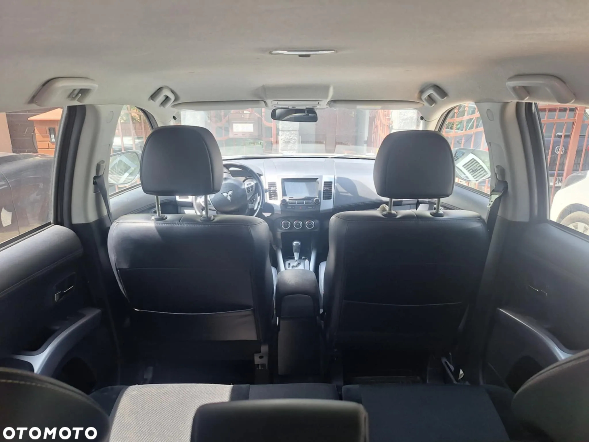 Mitsubishi Outlander 2.0 Intense + 2WD EU5 CVT - 10