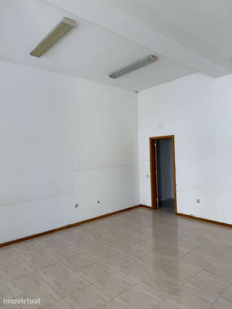 APENAS PARTICULARES - Espaço Comercial / Escritório - Grande imagem: 3/9