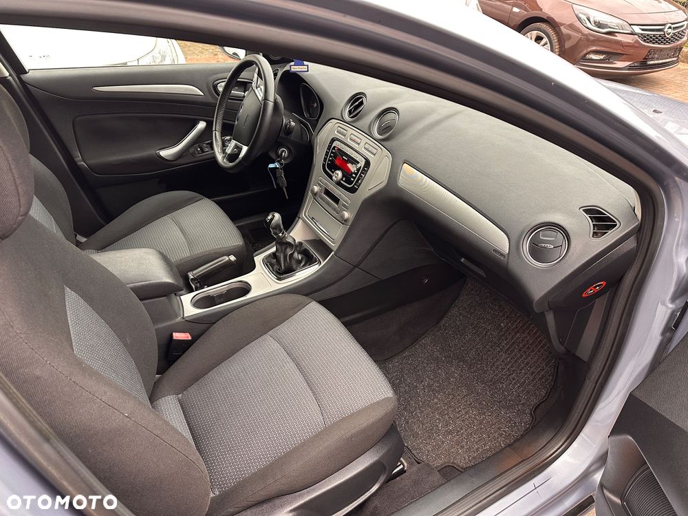 Ford Mondeo 1.6 Ambiente - 11