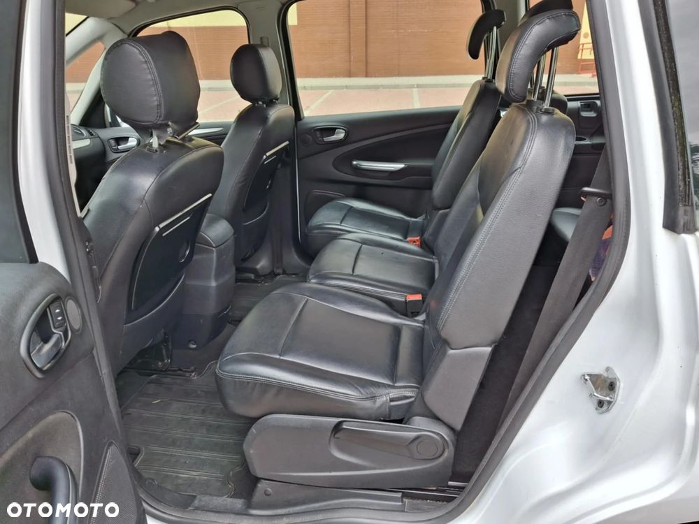 Ford Galaxy - 23