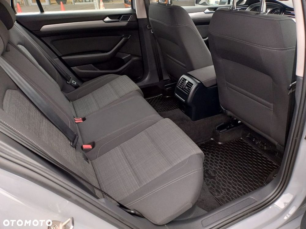 Volkswagen Passat Variant 2.0 TDI EVO Business - 17