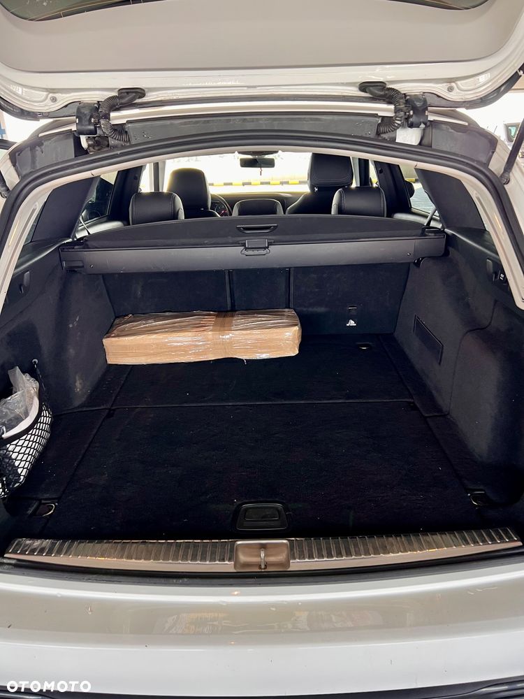 Mercedes-Benz Klasa E 220 d 4-Matic 9G-TRONIC - 29