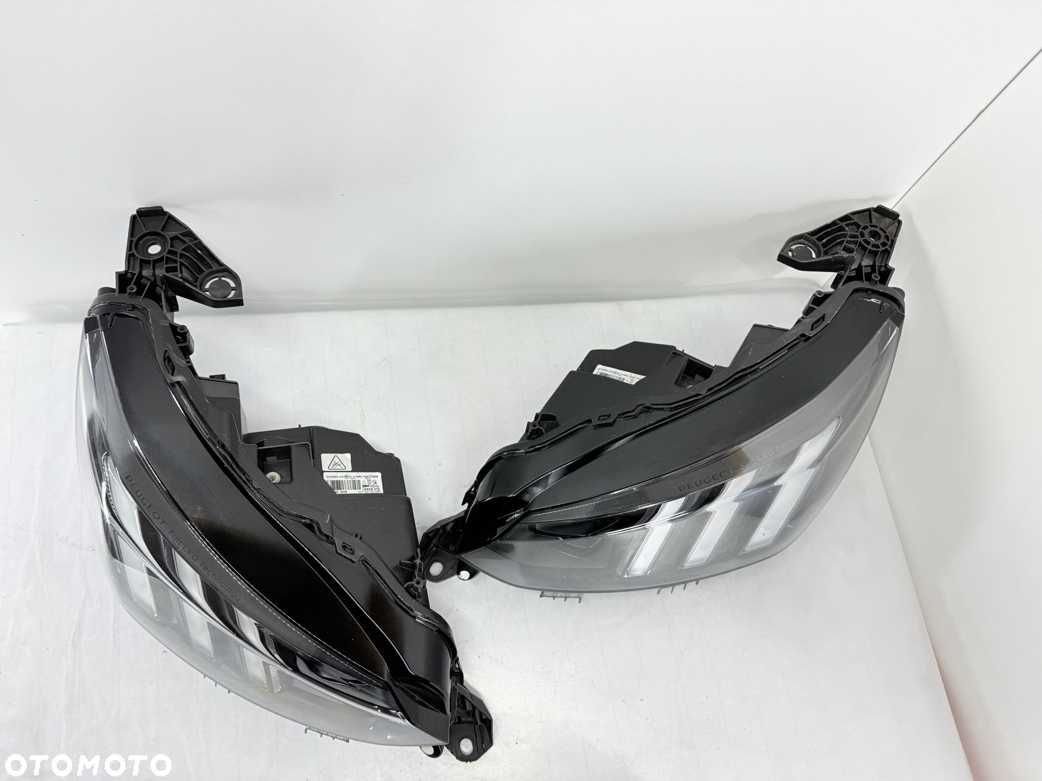Lampa przednia prawa lewa Peugeot 208 II 2 - 5