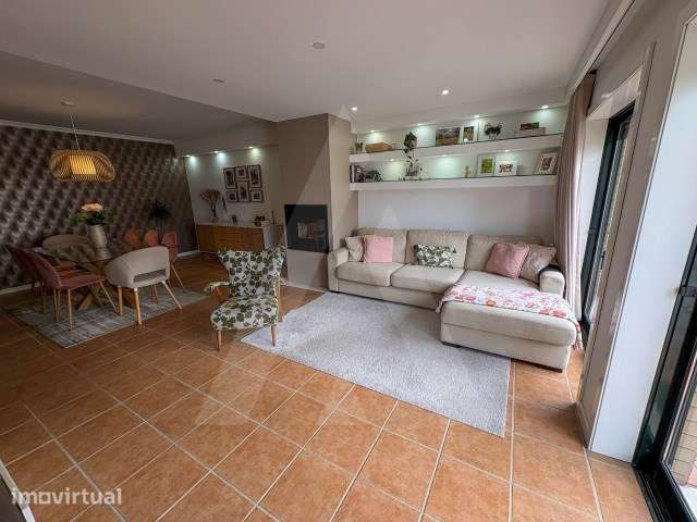 Apartamento T3 com áreas generosas, remodelado e garagem fechada - Grande imagem: 3/39