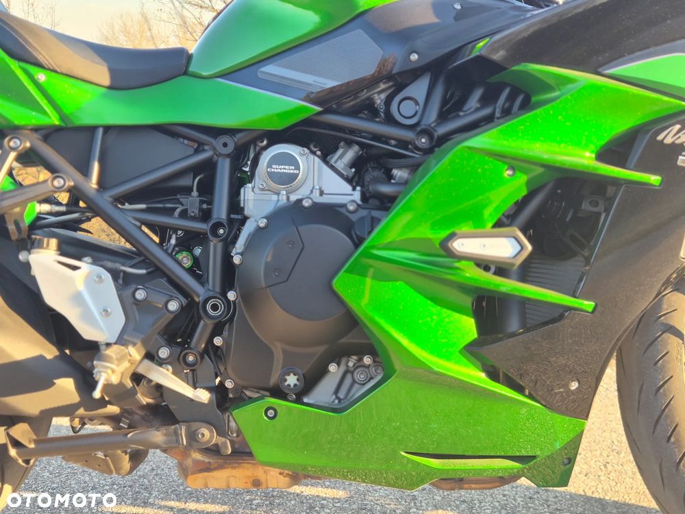 Kawasaki Ninja H2 SX - 3