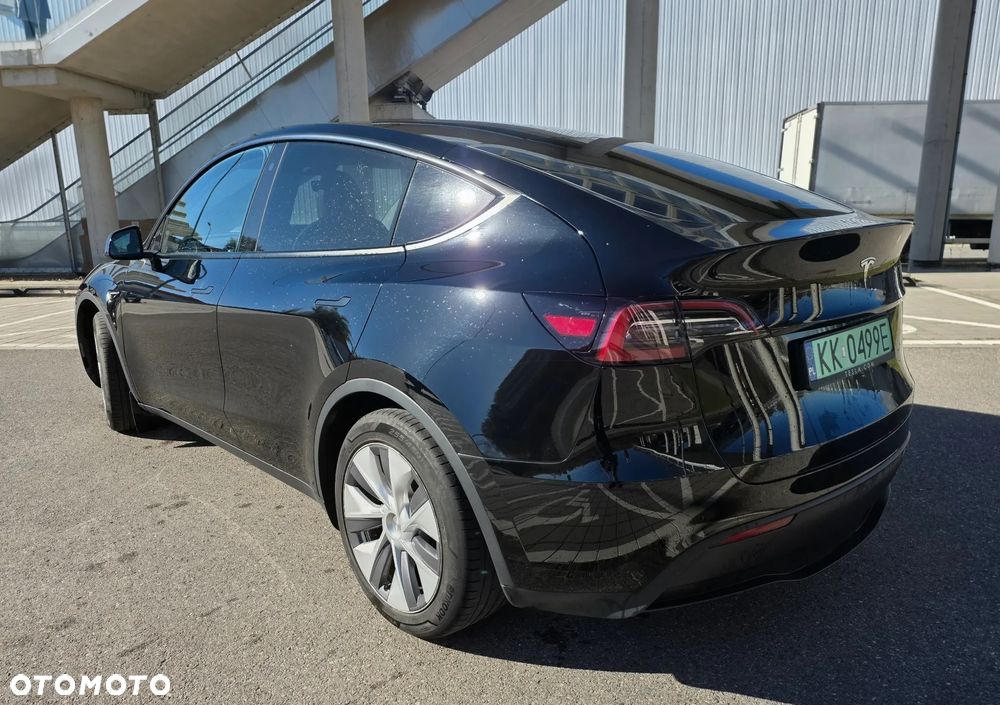 Tesla Model Y - 7