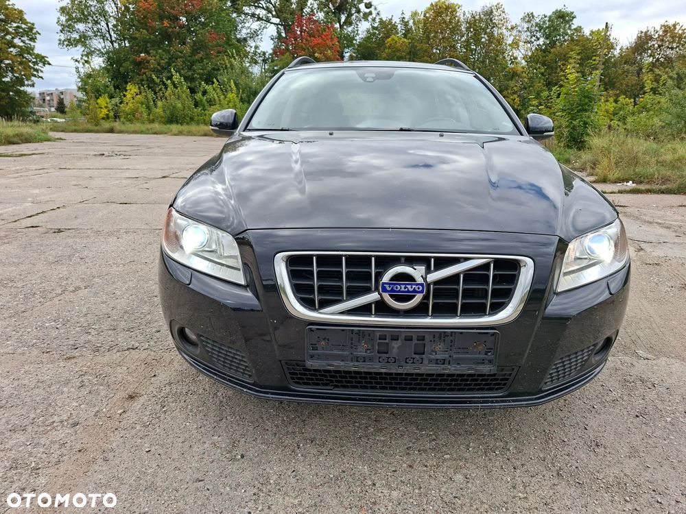 Volvo V70 2.5T Momentum - 1