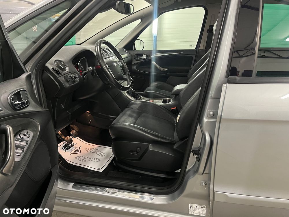Ford S-Max - 12
