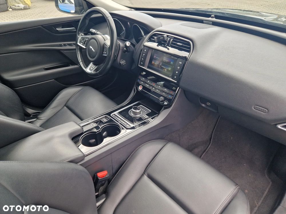Jaguar XE - 29