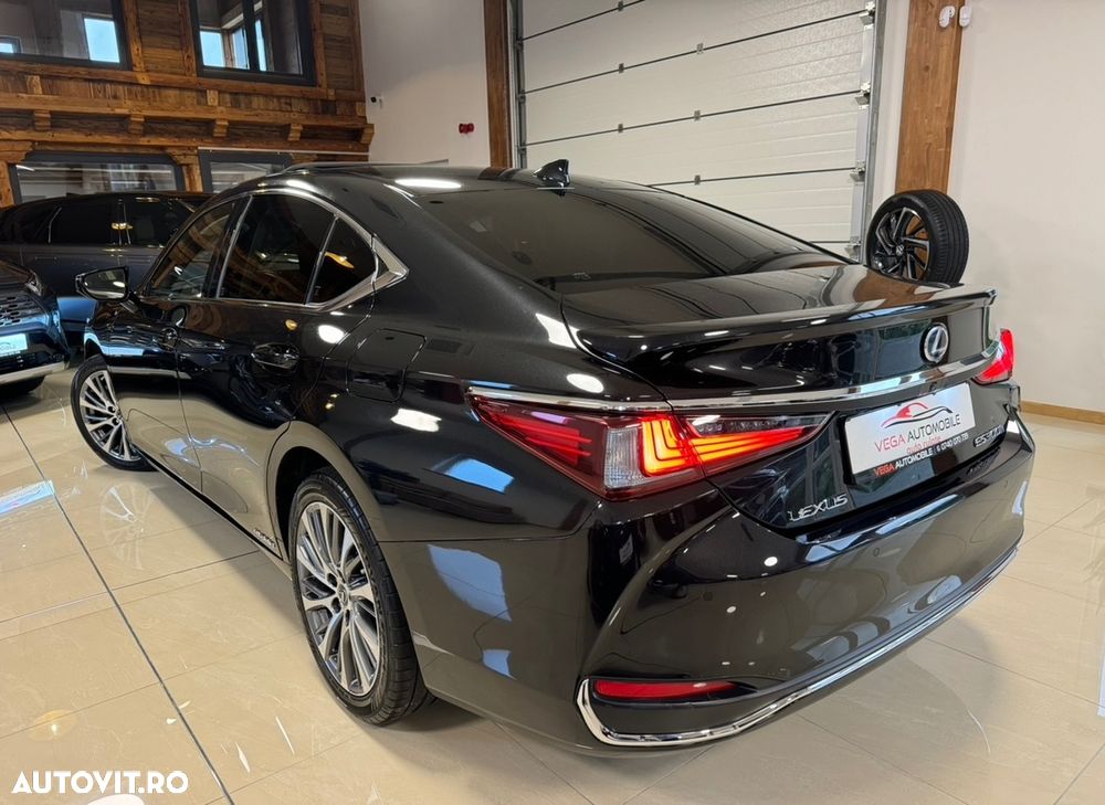Lexus Seria ES 300h 2.5 TNGA HV 25H- 4X2 CVT Executive - 4