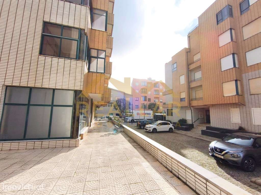 T2 com elevador e garagem fechada. Primeira linha do mar. - Grande imagem: 4/27