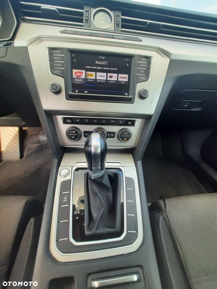 Volkswagen Passat 2.0 TDI (BlueMotion Technology) DSG Comfortline - 13