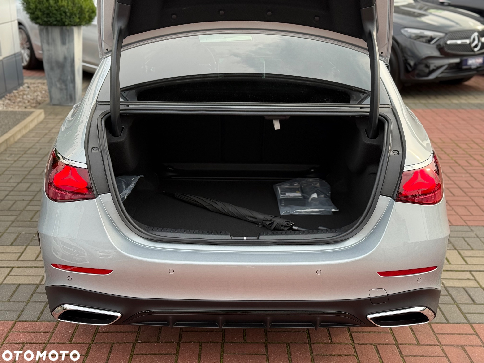 Mercedes-Benz Klasa E 200 mHEV 4-Matic AMG 9G-Tronic - 13