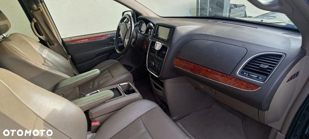 Chrysler Town & Country ver-3-6-limited - 5