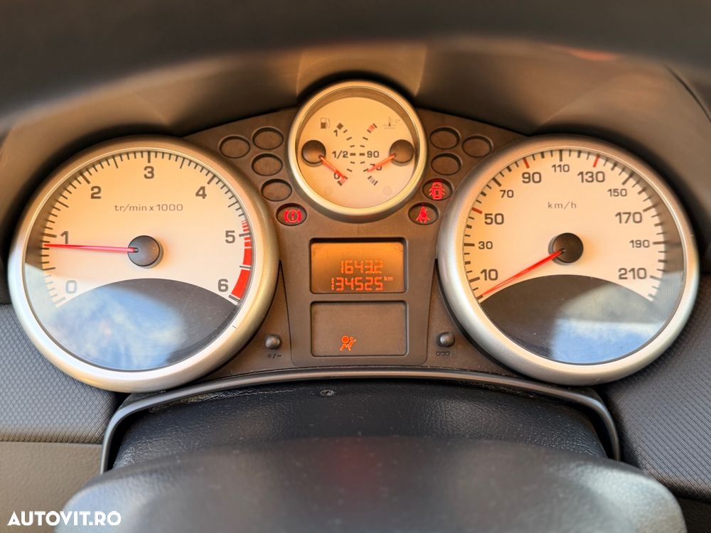 Peugeot 207 1.4 HDI Trendy - 12