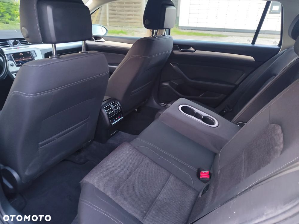 Volkswagen Passat 2.0 TDI SCR DSG Comfortline - 17
