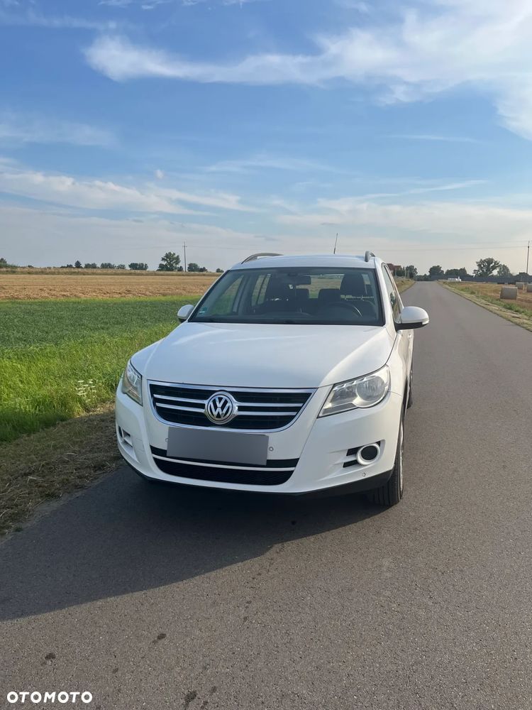 Volkswagen Tiguan - 1