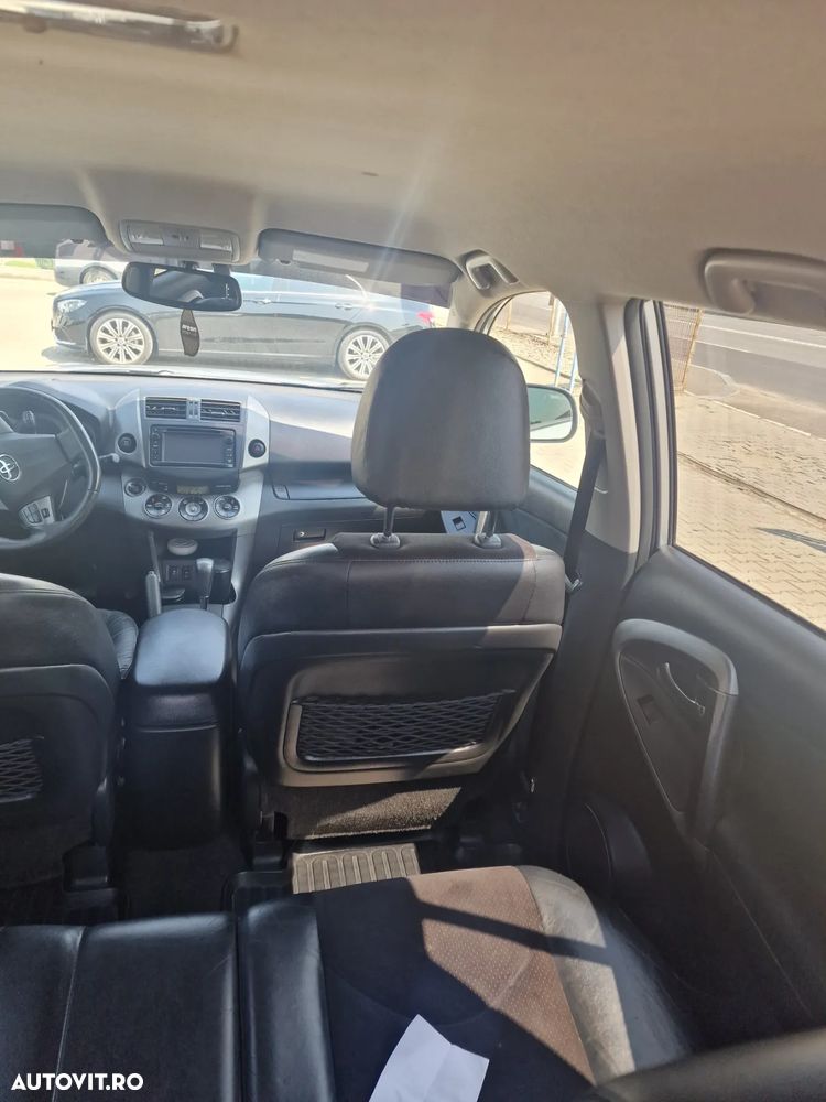 Toyota RAV4 2.2L D-CAT A/T Luxury - 8