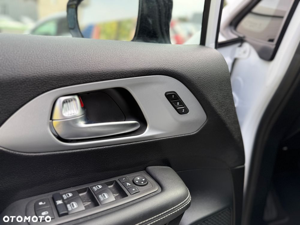 Chrysler Pacifica - 16