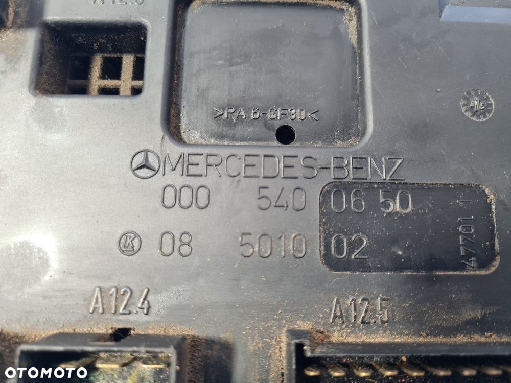 SKRZYNKA BEZPIECZNIKÓW MERCEDES SPRINTER W903 - 2