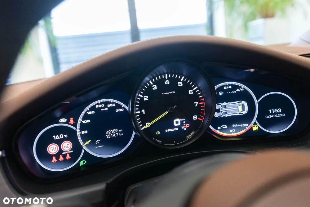 Porsche Panamera 4 E-Hybrid Platinum Edition - 26