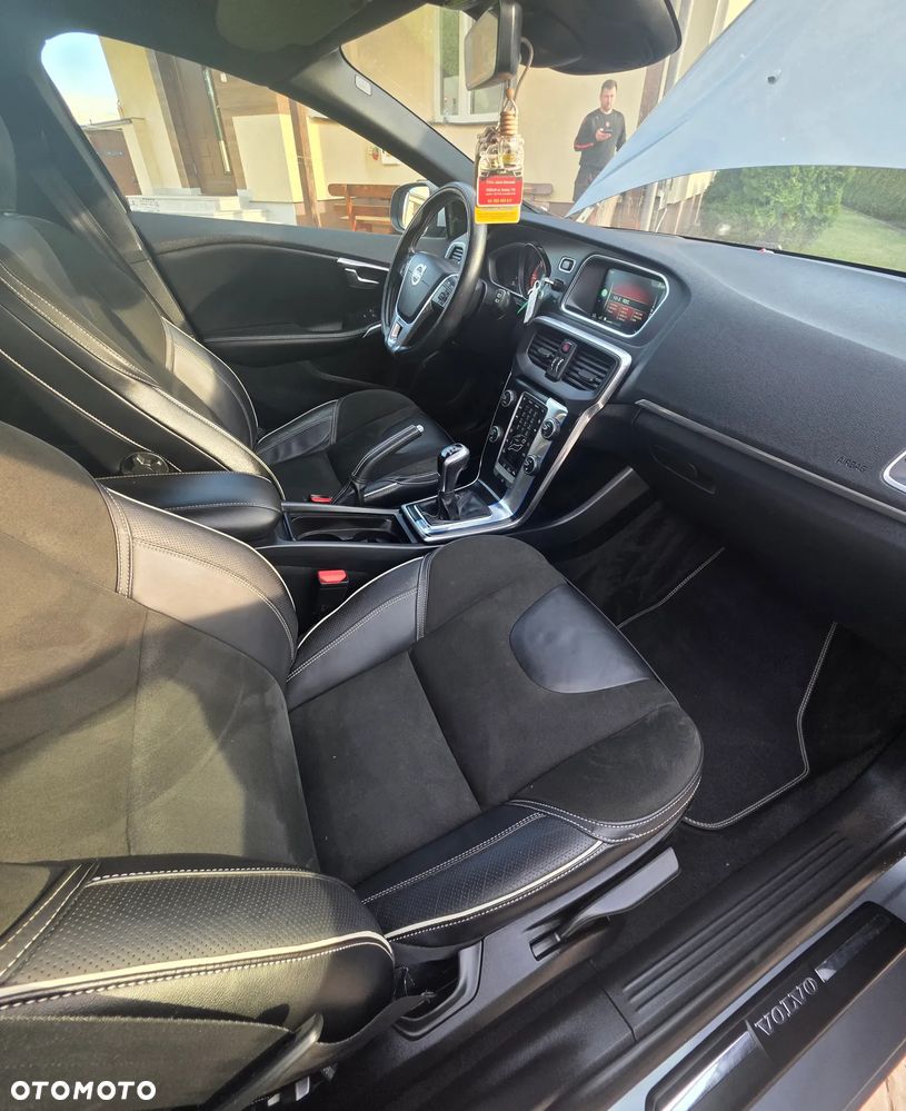 Volvo V40 D2 Drive-E R-Design Momentum - 6