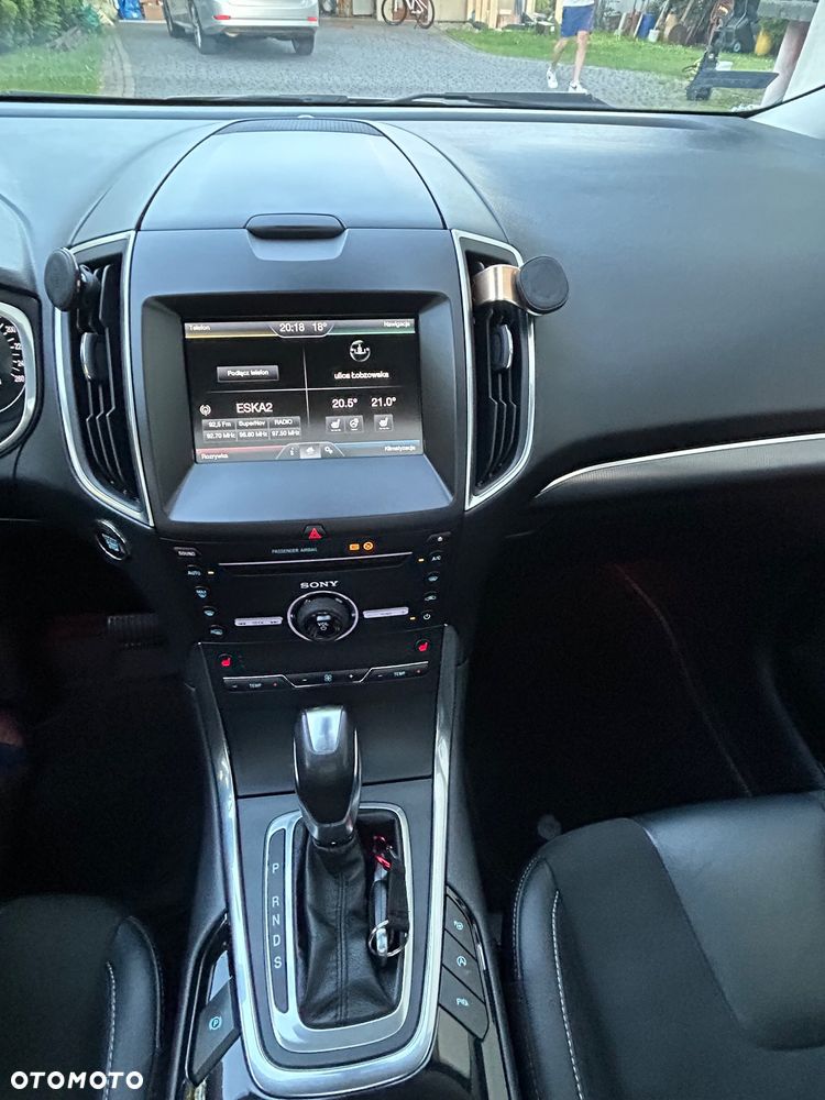 Ford S-Max - 17
