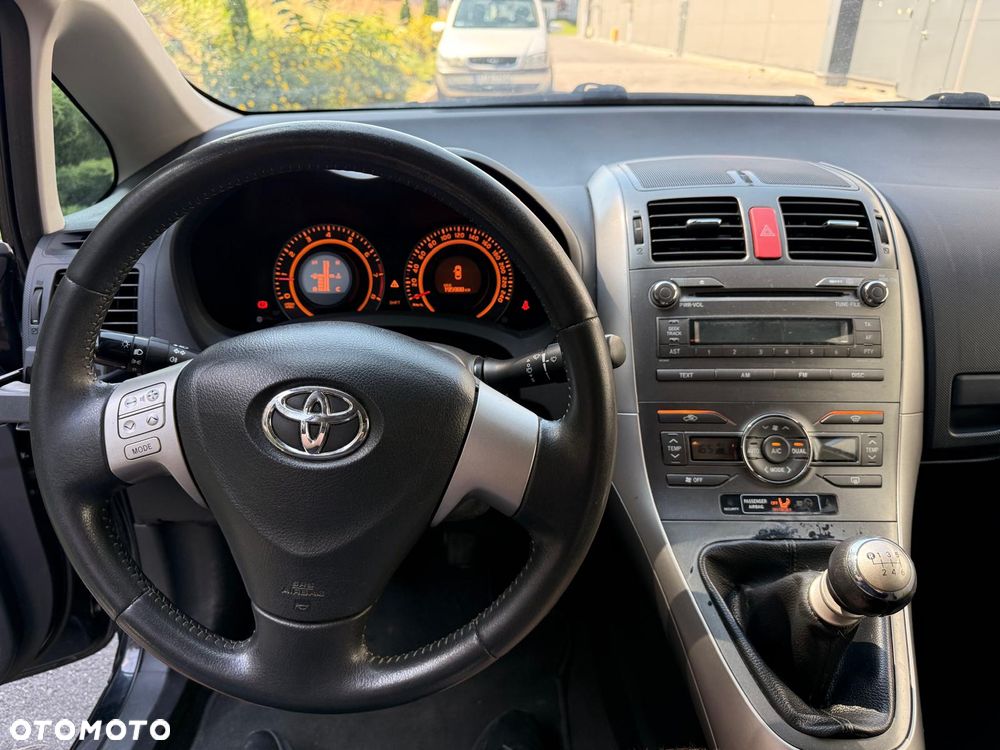 Toyota Auris 1.6 2010 - 16