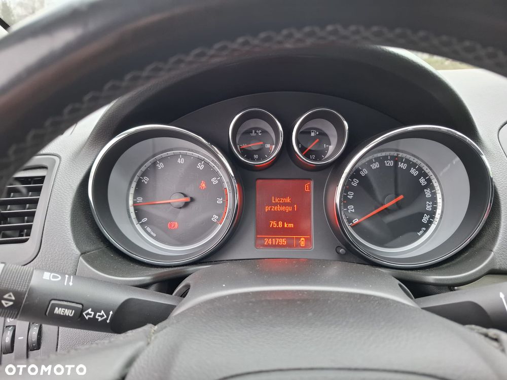 Opel Insignia 1.8 - 10