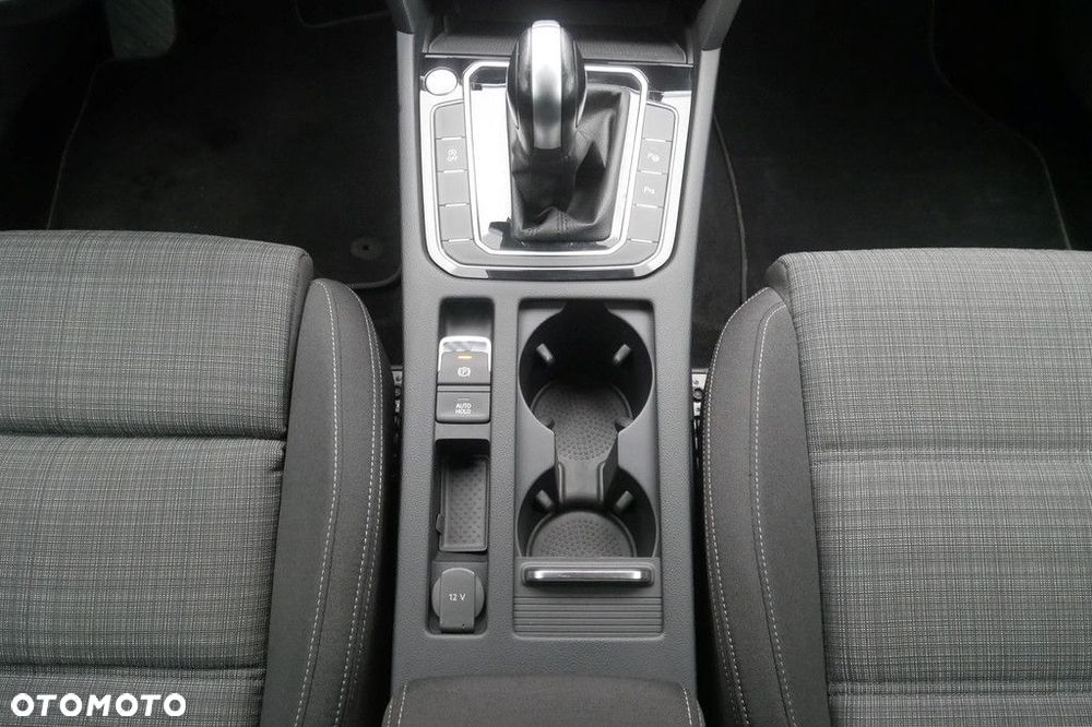 Volkswagen Passat - 11