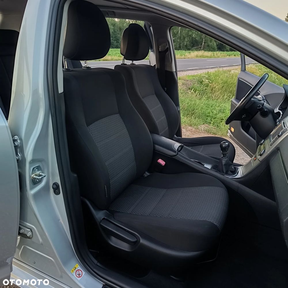 Toyota Avensis 2.0 D-4D Comfort - 21