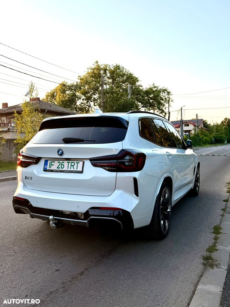 BMW iX3 - 11