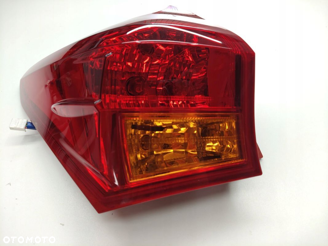 LAMPA LEWY TYŁ LEWA TYLNA TOYOTA AURIS II KOMBI - 2
