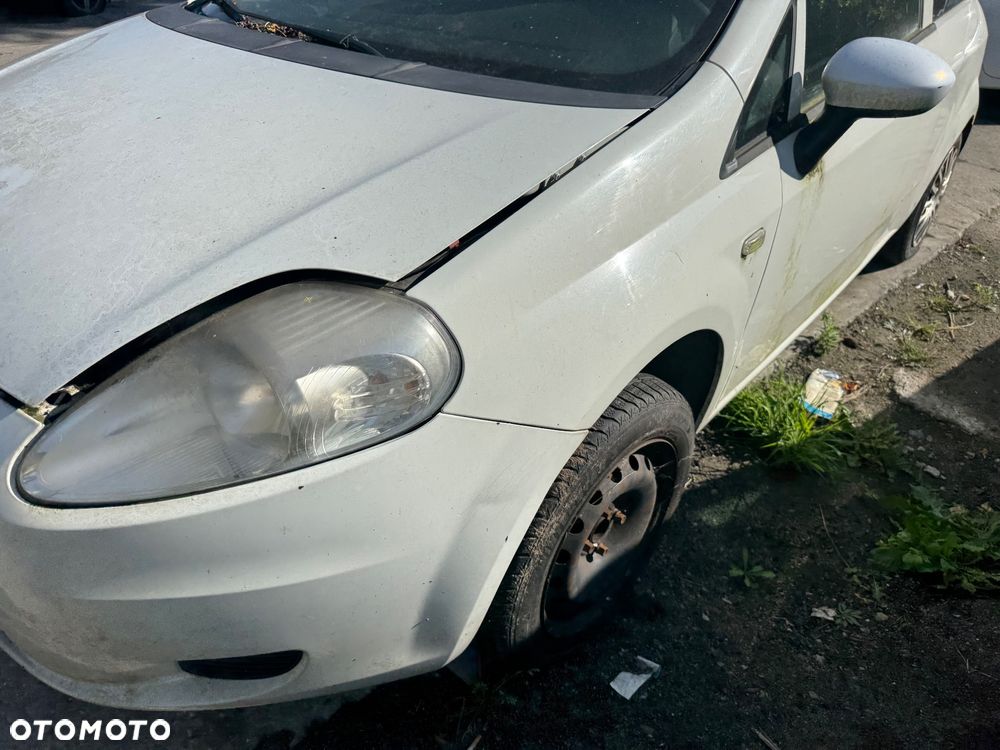 Fiat grande punto  249 biały białe drzwi prawe lewe maska pas przedni lampa lampy przednie tylnie prawa lewa zderzak przód przedni sanki kołyska zderzak tył tylni  pas przedni z chłodnicami - 5