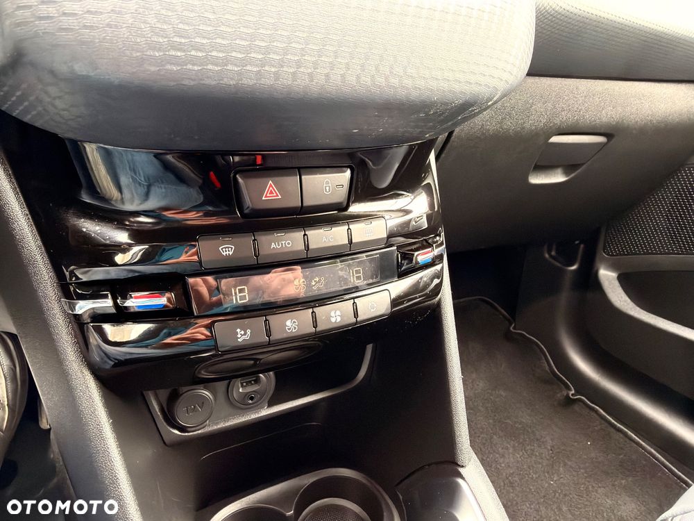 Peugeot 208 1.2 PureTech Allure - 21