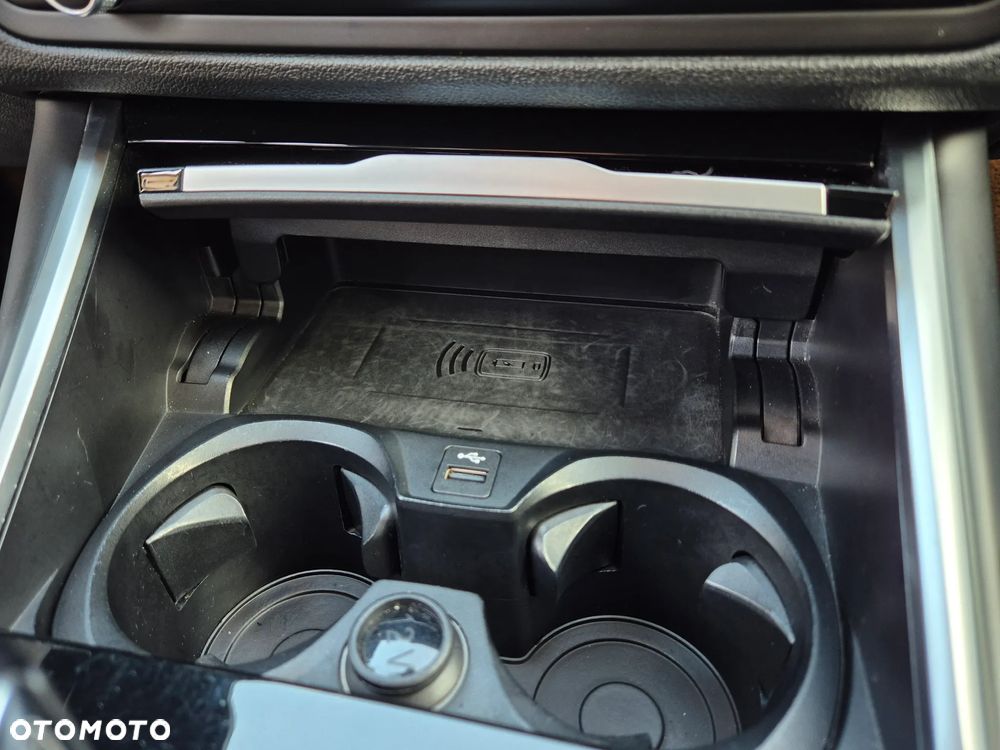 BMW Seria 3 330i Sport Line - 36